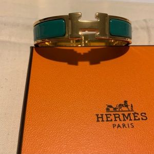 BNIB hermes clic clac t1 sold out color!!